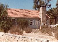 1 Lowe Crescent back.jpg