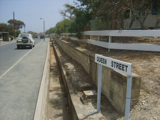 queensstreetsign.jpg